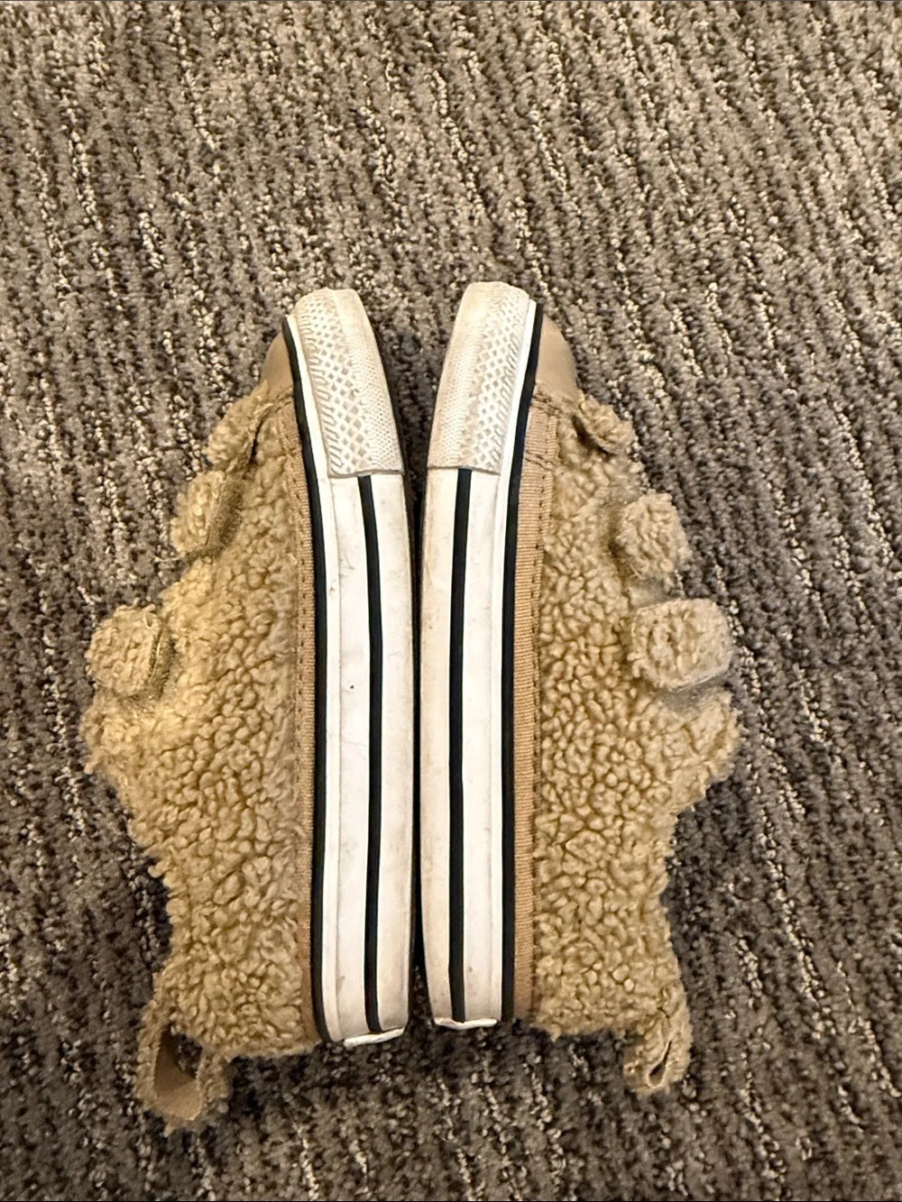 Converse mouth left